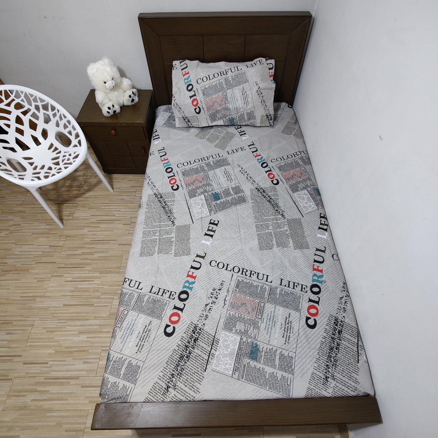 NEWS PAPER KID BEDSHEET