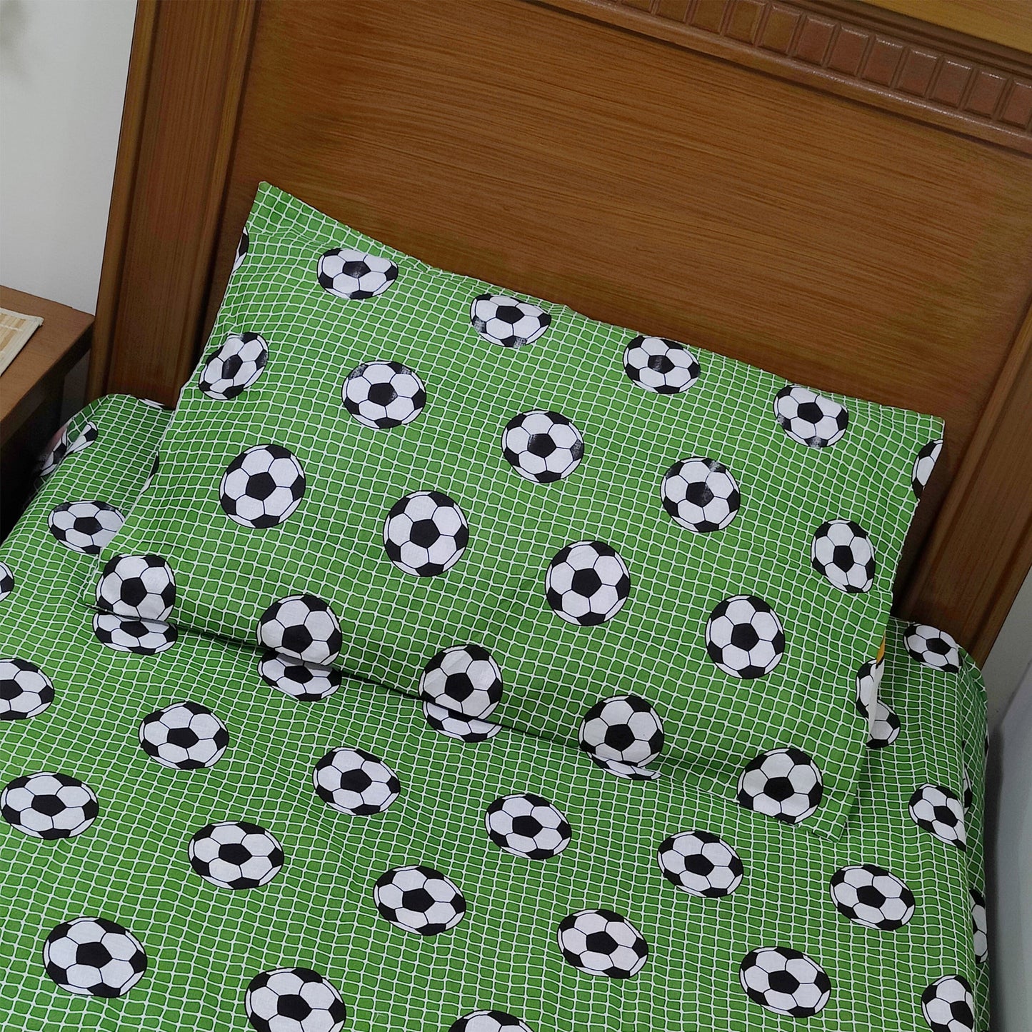 FOOTBALLS GREEN KID BEDSHEET